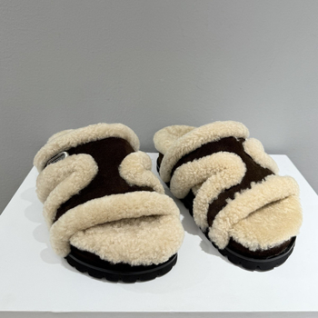 Női szőrös papucs vastag talppal, egypántos kialakítású, felső rész: műszőrmés, gumitalp, ősz 2025