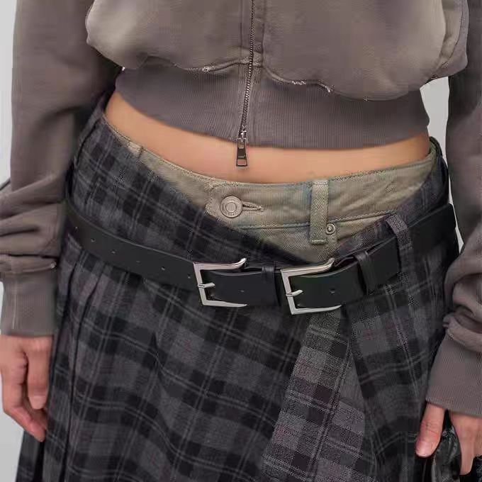 Bőröv rozsdamentes acél csattal és tűcsattal, kézzel készített gyöngyökkel