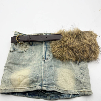 Női PU bőrszíj szőrös részlettel, ötvözet csat, tűs zár, kézzel kötött részlet, vintage inspiráció, tavasz 2025 megjelenés.