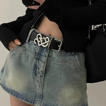 Curea din piele sintetică cu cataramă inimă-cruce, cataramă din aliaj, închidere cu știft, lățime 2-4 cm, finisare: perforare și placare electrolitică