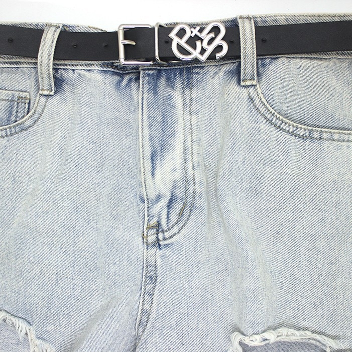 Curea din piele sintetică cu cataramă inimă-cruce, cataramă din aliaj, închidere cu știft, lățime 2-4 cm, finisare: perforare și placare electrolitică