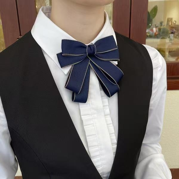 Цвете за яка с лък от сатен, еднотонно, плоска глава, ръчно връзване, подплата полиестер