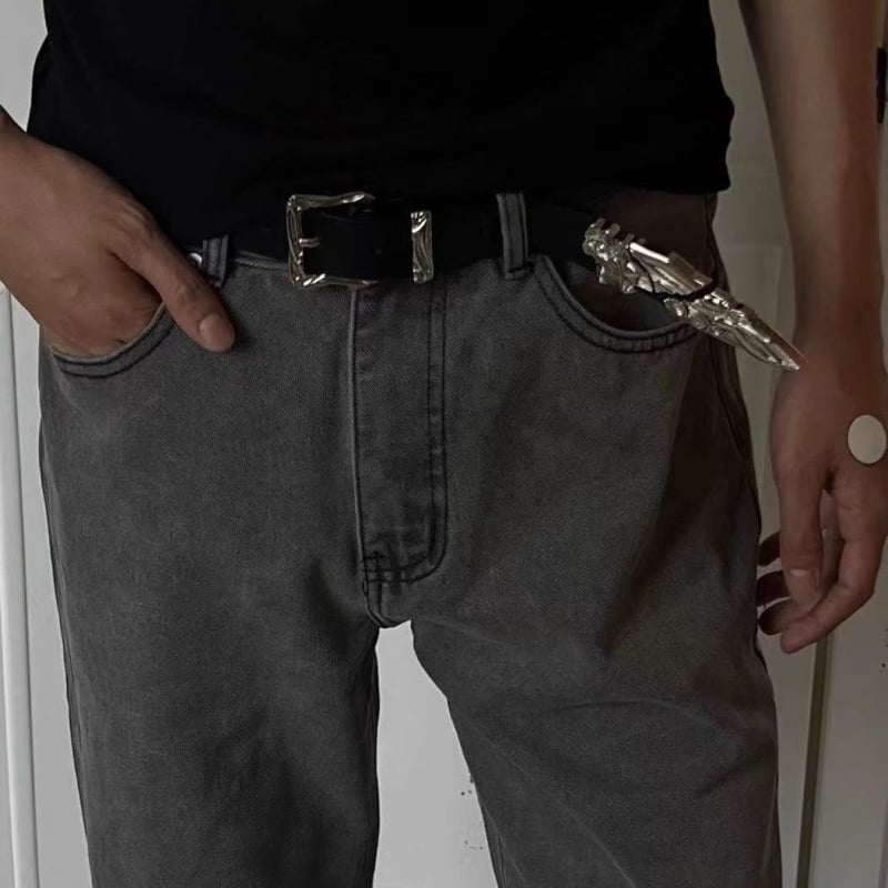 Pojas s motivom mača i graviranim cvjetnim uzorcima, punk-metala zapadni stil, spona od legure, kopča s iglom, proljeće 2025, osobni trend
