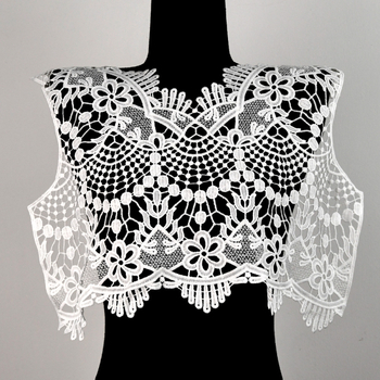 V-izrez ovratnik s čipkastom izvezenom appliqué, vodotopna za žene — poliester