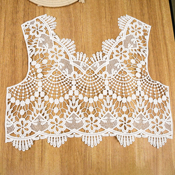 V-izrez ovratnik s čipkastom izvezenom appliqué, vodotopna za žene — poliester