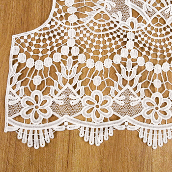 V-izrez ovratnik s čipkastom izvezenom appliqué, vodotopna za žene — poliester