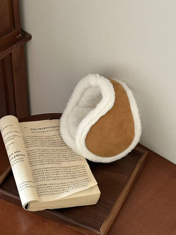 Плюшени защити за ушите за зимата — унисекс, корейски стил с обратно носене, монохромен модел, топлина, регулируем сгъваем дизайн