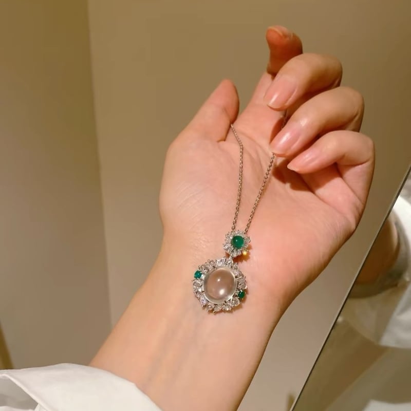 Bakrena ogrlica s U-oblik dizajnom, elektroplatirani završetak, chrysoprase intercolor i ledeni cabochon privjesak