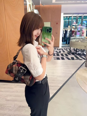 Sieviešu vilnas soma ar Saturn rakstu—retro stilā, loka formas soma, pārseguma aizvēršana, iekšējā rāvējslēdzēja kabata, poliestera oderējums