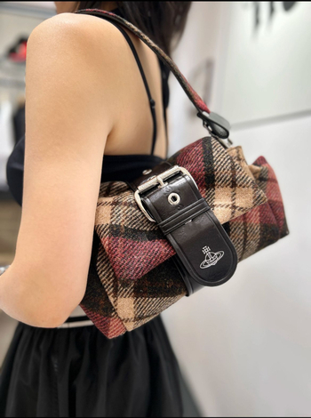 Sieviešu vilnas soma ar Saturn rakstu—retro stilā, loka formas soma, pārseguma aizvēršana, iekšējā rāvējslēdzēja kabata, poliestera oderējums