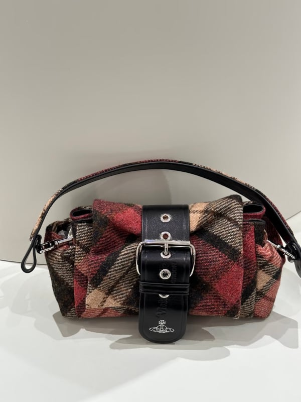 Sieviešu vilnas soma ar Saturn rakstu—retro stilā, loka formas soma, pārseguma aizvēršana, iekšējā rāvējslēdzēja kabata, poliestera oderējums