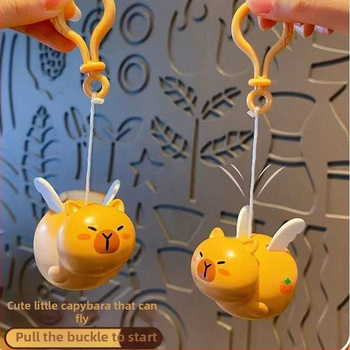 Капибара ключодържател – карикатурна пластмасова играчка, с връзка за дърпане и висулка за раница, индивидуално опакована