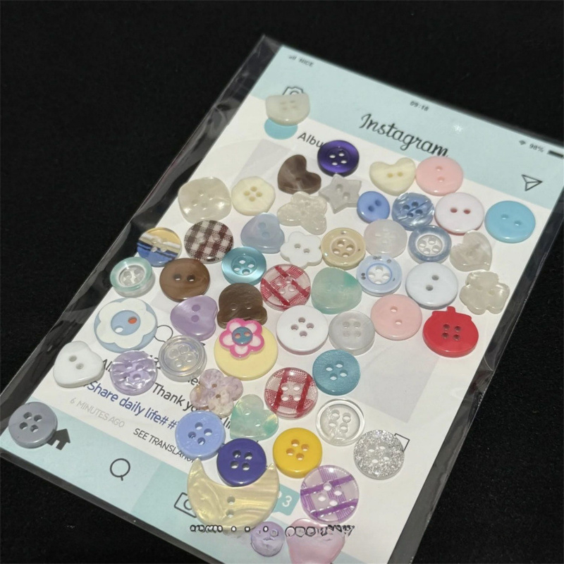 Set DIY nasturi și mărgele într-o cutie misterioasă pentru decorarea caietelor și hainelor; capac din plastic acrilic, legare cu 1 inel, stil simplu de caiet