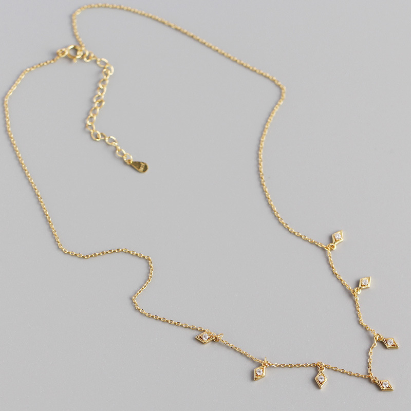 Colier din argint 925 cu pandantiv geometric romb cu zirconiu, pe lanț în stil cruce