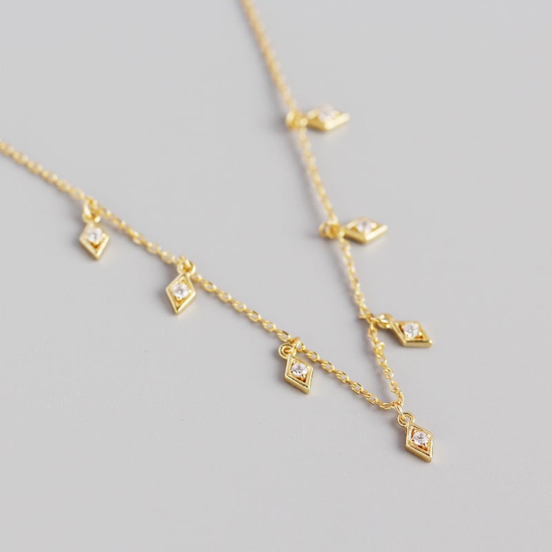 Colier din argint 925 cu pandantiv geometric romb cu zirconiu, pe lanț în stil cruce