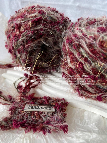 Nėrimas megztiniams ir megztiniams – rankomis sumaišytas siūlas, plunksnų tekstūra ir bobble efektas