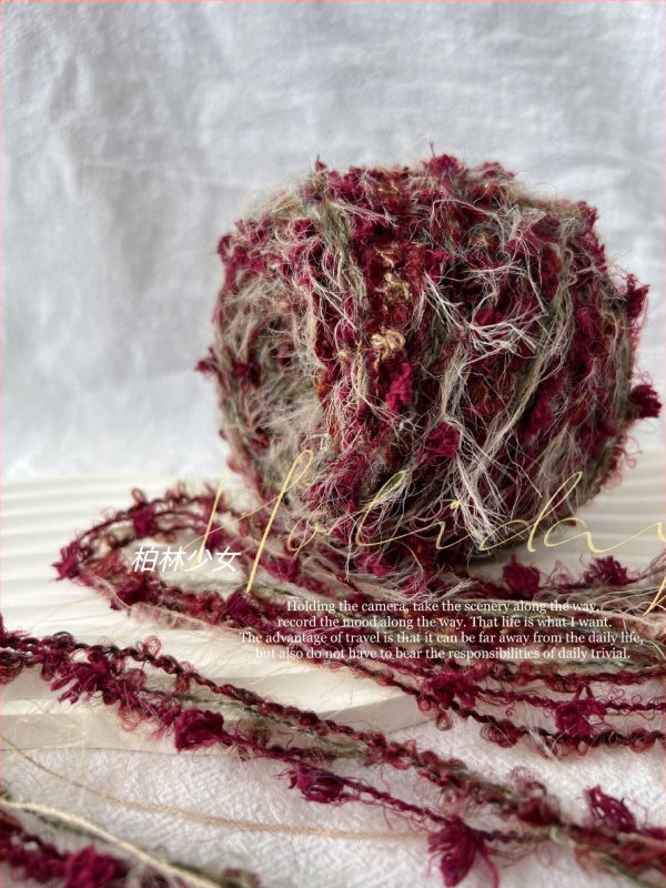 Nėrimas megztiniams ir megztiniams – rankomis sumaišytas siūlas, plunksnų tekstūra ir bobble efektas