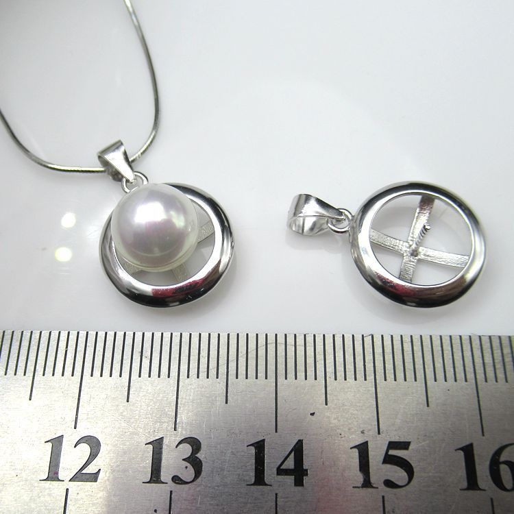 Висулка за огърлица от стерлингово сребро 925 – геометрична форма, перлен акцент