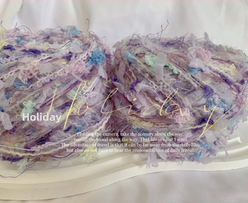 Rankomis maišyta siūlų vilnai skirta tiek mezgimui, tiek nėrimui; drugelio tipo siūlai; daugiasluoksnis mišinys