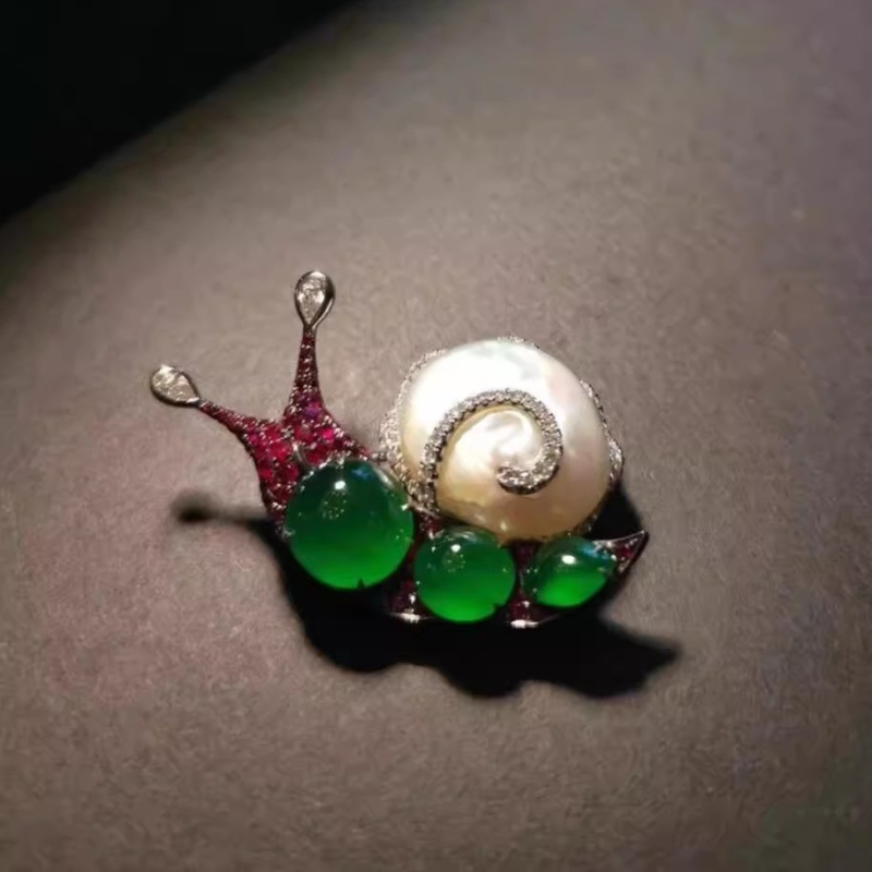 Broš za rever sa pužem - legura, elektroplatiranje, ženski, svestrani stil