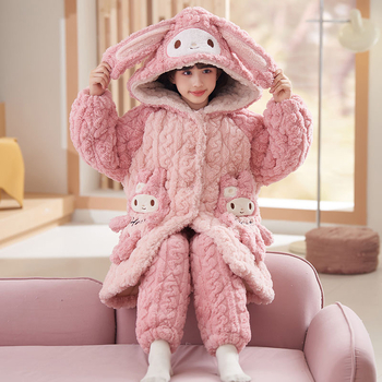 Lányok téli pizsama, háromrétegű tömött quiltelt coral velúr anyagból, hosszú ujjú, kerek nyakú, mesefigurás mintázattal