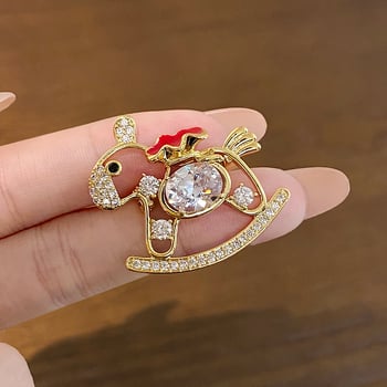 Broš od legure, elegantan životinjski motiv (konj), dizajn jesen 2025, DH4178.