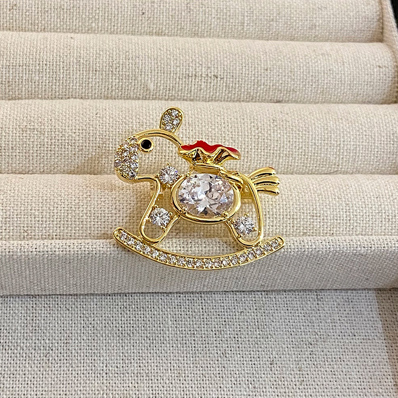 Broš od legure, elegantan životinjski motiv (konj), dizajn jesen 2025, DH4178.