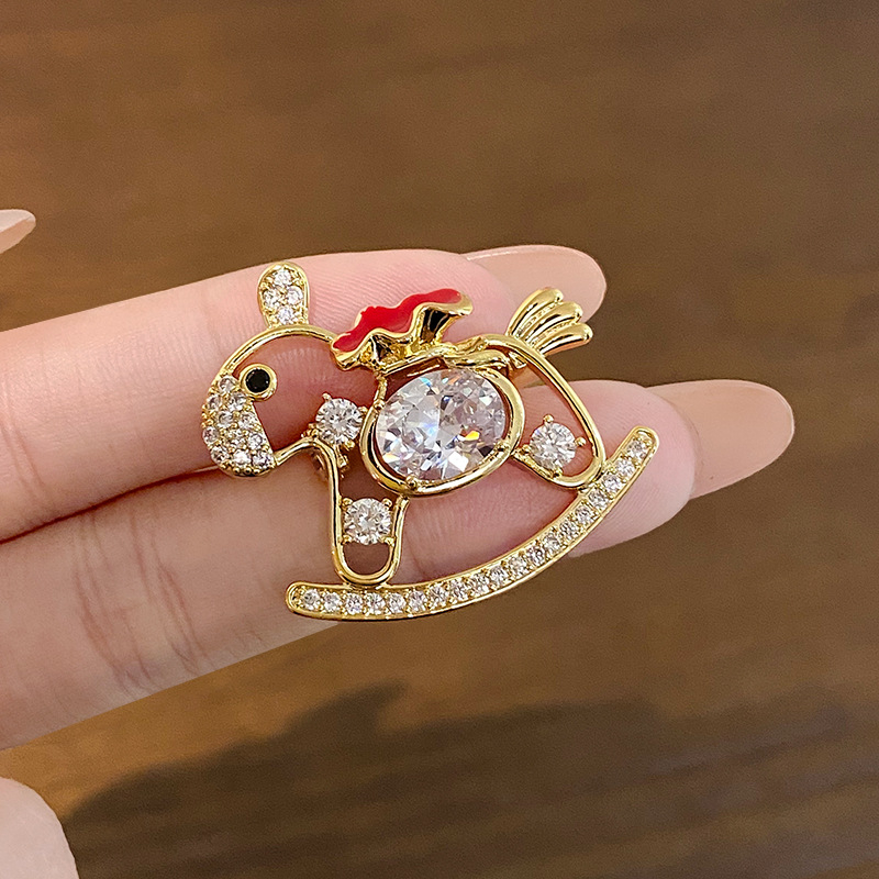 Broš od legure, elegantan životinjski motiv (konj), dizajn jesen 2025, DH4178.