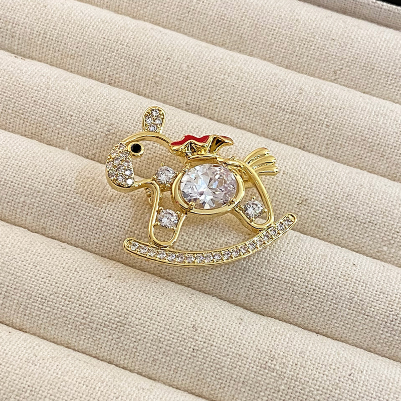 Broš od legure, elegantan životinjski motiv (konj), dizajn jesen 2025, DH4178.