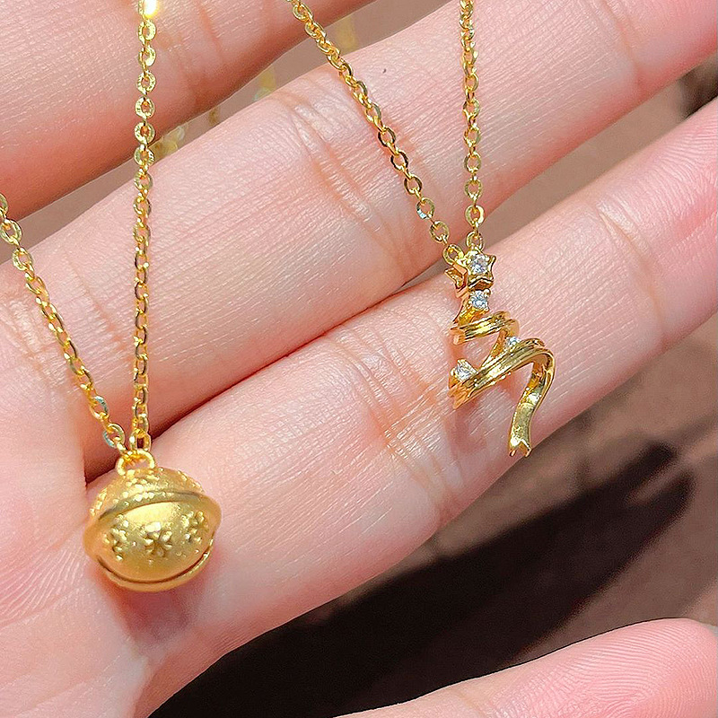 Ogrlica s božićnim drvetom, zvjezdicom i snježnim zvončićem | Materijal: ekološki prihvatljiva bakar, Premaz: elektropliranje, Privjesak: legura, Lanaс: običan lanac, Za žene