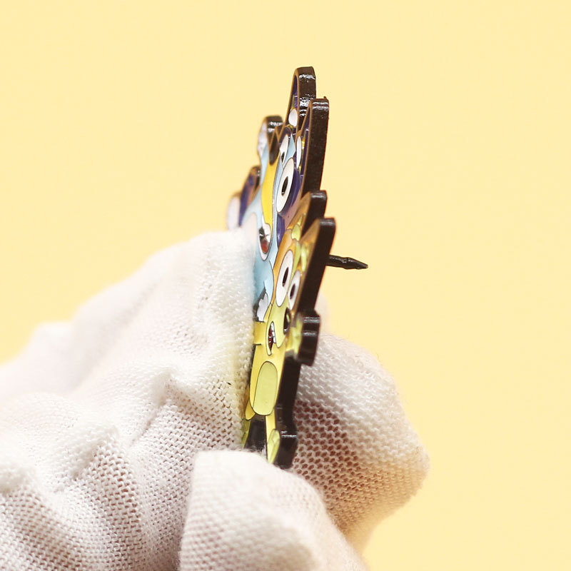 Broš od legure s likom iz crtića, završna obrada kapljicama ulja – memorijalno, dekorativno, dar