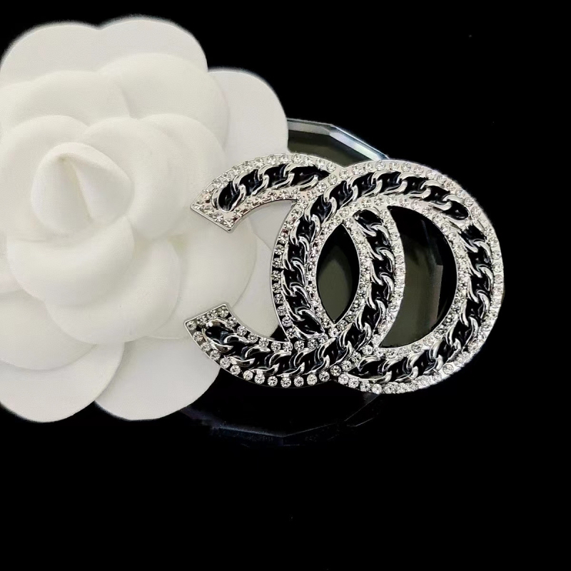 Broš od legure s natpisima, valovima i geometrijskim elementima, elektroplatiranje