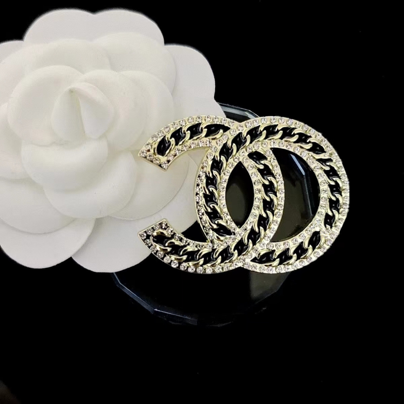 Broš od legure s natpisima, valovima i geometrijskim elementima, elektroplatiranje