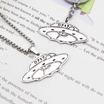 Ogrlica s privjeskom svemirskog broda od titan čelika, s perlovim lancem, duljina 51–60 cm, INS stil, osobni modni stil.