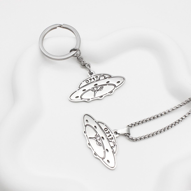 Ogrlica s privjeskom svemirskog broda od titan čelika, s perlovim lancem, duljina 51–60 cm, INS stil, osobni modni stil.