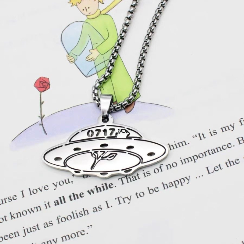 Ogrlica s privjeskom svemirskog broda od titan čelika, s perlovim lancem, duljina 51–60 cm, INS stil, osobni modni stil.