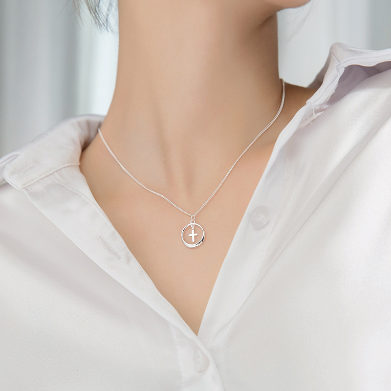 Ogrlica s križnim lancem i geometrijskim privjeskom, elektroplakirani završetak, unisex