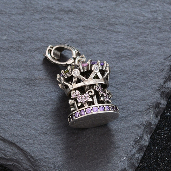 Колие с нишов дизайн, геометрична медна висулка с електроплатирано покритие и карусел с циркони