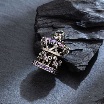 Колие с нишов дизайн, геометрична медна висулка с електроплатирано покритие и карусел с циркони