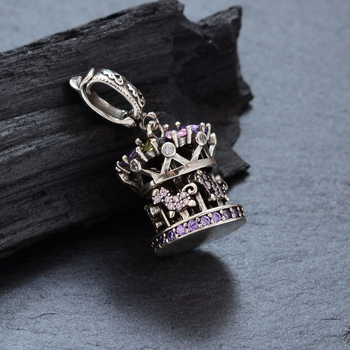 Колие с нишов дизайн, геометрична медна висулка с електроплатирано покритие и карусел с циркони