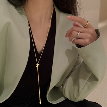 Arc De Triomphe nyaklánc – titánacél medál, elektroplatált bevonat, O- lánc, többszintes dizájn, uniszex.