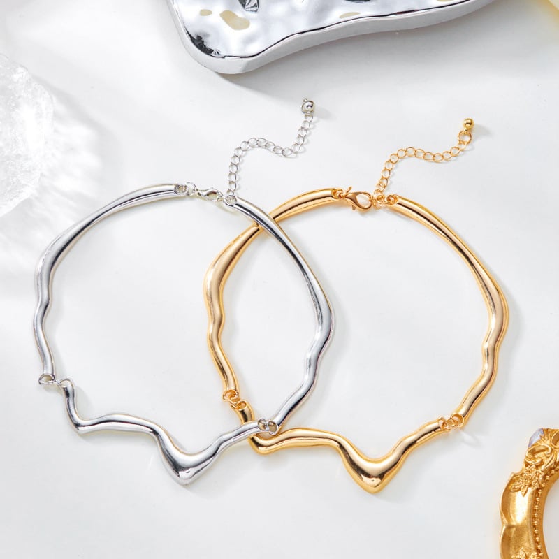 Κολιέ με γεωμετρικό στριφτό σχέδιο (Υλικό: Κράμα Ψευδαργύρου, Σχήμα: Γεωμετρικό, Βάρος: 33 g, Αλυσίδα: Κανονική, Για γυναίκες)