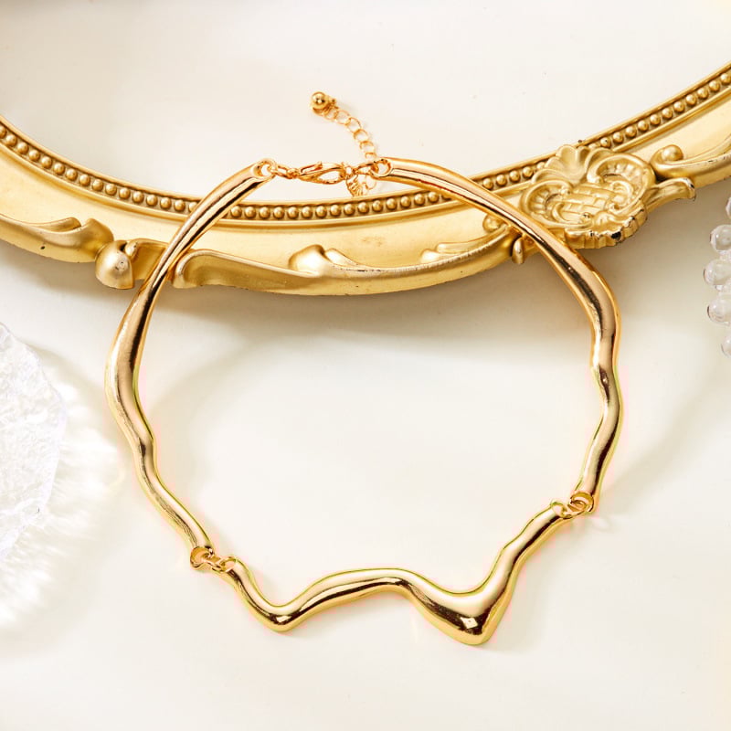 Κολιέ με γεωμετρικό στριφτό σχέδιο (Υλικό: Κράμα Ψευδαργύρου, Σχήμα: Γεωμετρικό, Βάρος: 33 g, Αλυσίδα: Κανονική, Για γυναίκες)