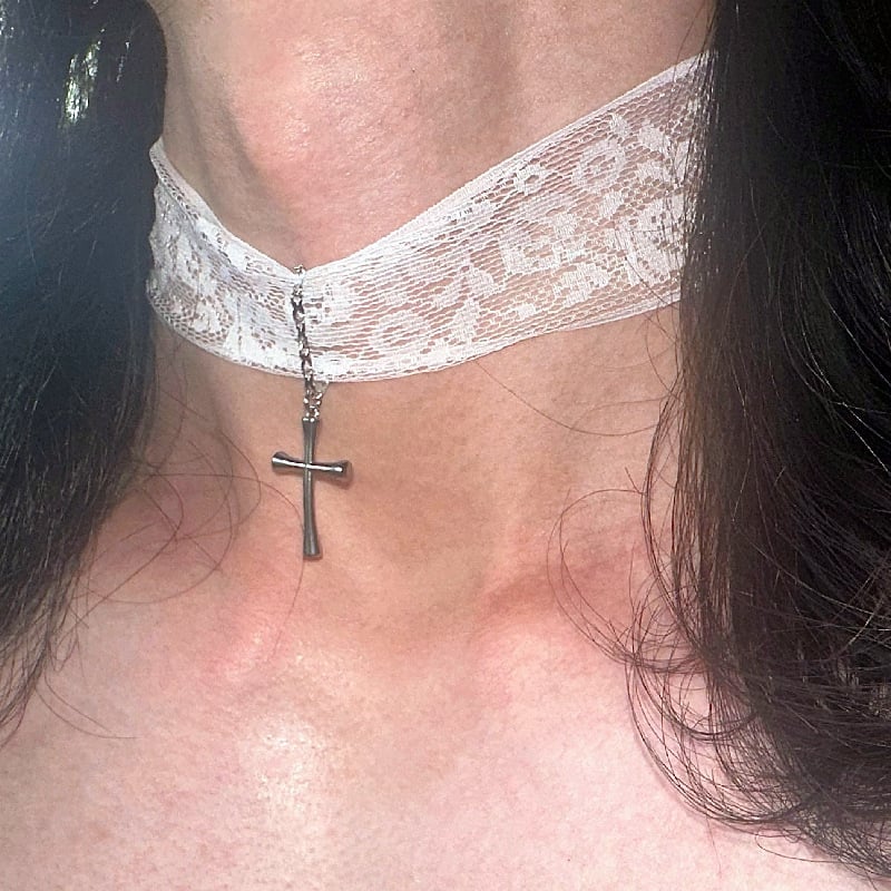 Choker κολιέ με σταυρό, δαντελένιες λεπτομέρειες στην αλυσίδα, μικτά υλικά, κρεμαστό από κράμα, γλυκό–δροσερό στυλ