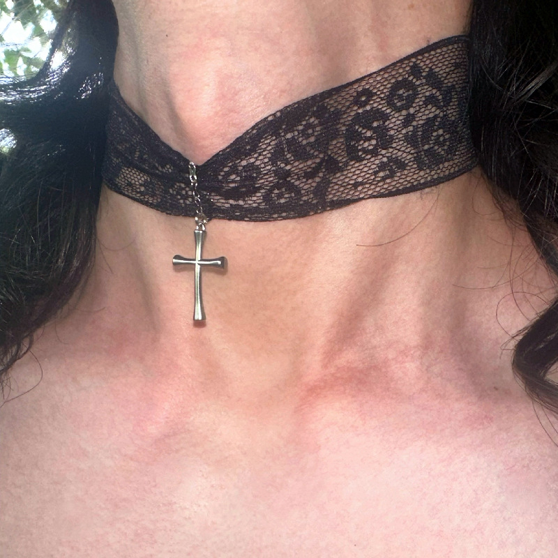 Choker κολιέ με σταυρό, δαντελένιες λεπτομέρειες στην αλυσίδα, μικτά υλικά, κρεμαστό από κράμα, γλυκό–δροσερό στυλ
