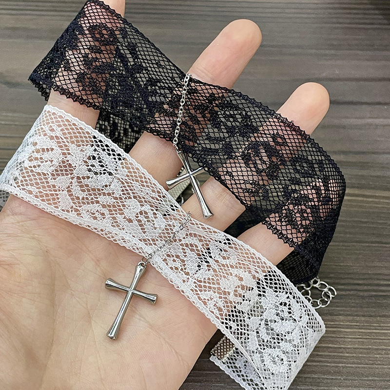 Choker κολιέ με σταυρό, δαντελένιες λεπτομέρειες στην αλυσίδα, μικτά υλικά, κρεμαστό από κράμα, γλυκό–δροσερό στυλ