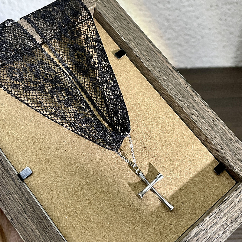 Choker κολιέ με σταυρό, δαντελένιες λεπτομέρειες στην αλυσίδα, μικτά υλικά, κρεμαστό από κράμα, γλυκό–δροσερό στυλ