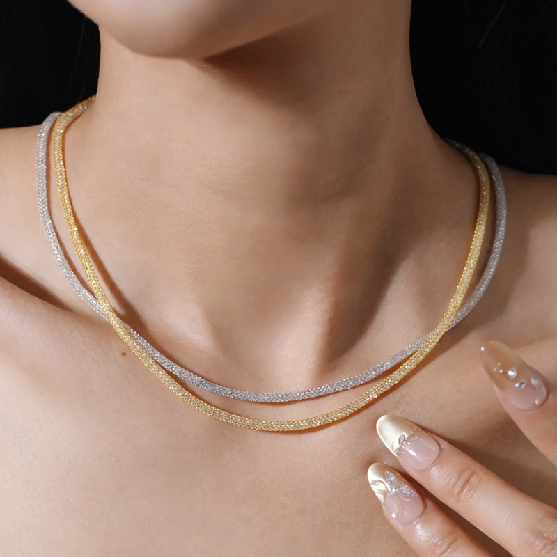 Geometrijski 925 srebrni choker s pletenim lancem i privjeskom od 925 srebra (Materijal: 925 srebro; Lanac: prepleten; Privjesak: 925 srebro)