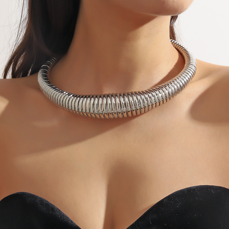 Colier metalic tip guler, mărka Chu shang, stil personal, greutate 130 g, lansare toamnă 2024