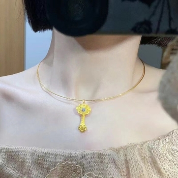 Colier clavicular Jinqi din cupru, design Bow-Tie, lanț cu cruce, iarnă 2025